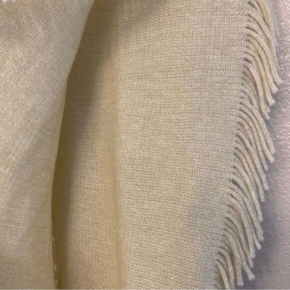 Steve Madden Fringed Infinity Scarf Metallic knit ivory EUC - Picture 6 of 12